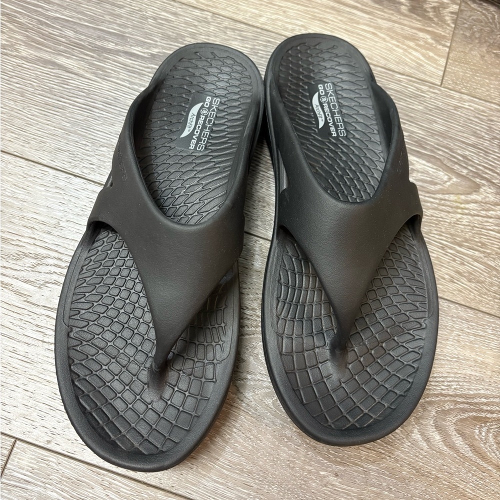 Skechers Men's Black Textured Flip Flops